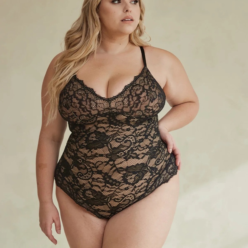 PINSY Shaping Lace Shapesuit - Black